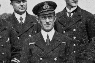 Charles Lightoller v čase, keď bol druhým dôstojníkom na Titanicu.