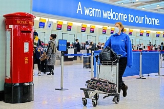 Na britských letiskách cestujúcich systematicky nekontrolujú.