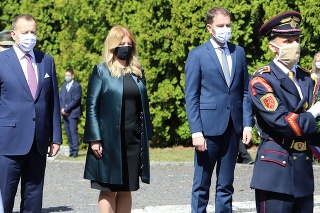 Boris Kollár, Zuzana Čaputová a Igor Matovič počas spomienkového aktu kladenia vencov v Liptovskom Mikuláši