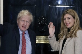 Britský premiér Boris Johnson a jeho partnerka Carrie Symonds