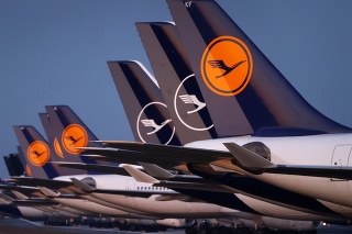 Nemecká letecká spoločnosť Lufthansa je na kolenách.