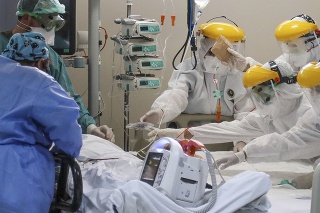 Iránski zdravotníci nedokázali pomôcť stovkám ľudí (ilustračné foto).