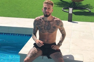 Futbalista AC Milána Samuel Castillejo sa stal obeťou ozbrojených lúpežníkov. Ukradli mu luxusné hodinky.