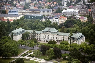 Zásah NAKA prebehol aj na Úrade vlády, vicepremiérka Remišová hovorí, že ide o očistu informatizácie. 