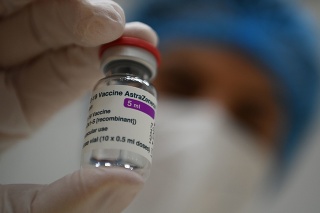 Európska lieková agentúra vyslovila vakcíne AstraZeneca dôveru.
