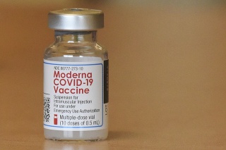 V Anglicku začali očkovať vakcínou od spoločnosti Moderna