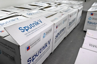 V skladoch máme zatiaľ 200-tisíc ampuliek Sputnika V, ktorý nemá odobrenie liekových agentúr v Európe ani na Slovensku.