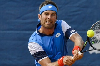 Slovenský tenista Norbert Gombos zvíťazil nad Čechom Lukášom Rosolom 6:3, 6:2.