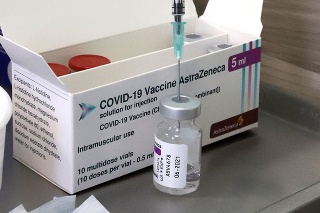 V rámci krajských očkovacích centier sú očkovaní ľudia do 70 rokov a to vakcínou od spoločnosti AstraZeneca. 