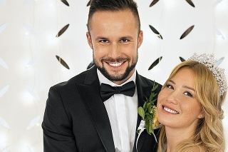 Milan aktuálne hviezdi v šou po boku novej manželky.