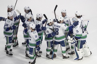 Hokejisti Vancouveru Canucks sa tešia po výhre v šiestom semifinálovom zápase.