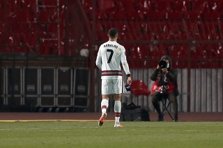 Na snímke portugalský útočník a kapitán mužstva Cristiano Ronaldo drží kapitánsku paśku po neuznanom góle v zápase A-skupiny kvalifikácie MS 2022 vo futbale Srbsko - Portugalsko v Belehrade 27. marca 2021. 