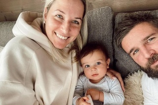 Dominika s malým Jakubkom a manželom Michalom.