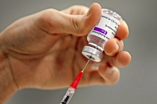 Vakcínu AstraZenecu už dostali milióny ľudí.