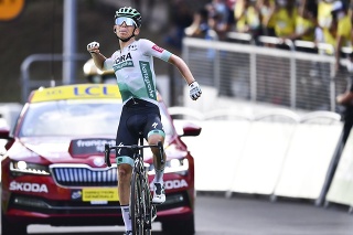Na snímke nemecký cyklista Lennard Kämna sa teší v cieli z víťazstva v 16. etape prestížnych cyklistických pretekov Tour de France (TdF) so štartom v La Tour-du-Pin a cieľom v meste Villard-de-Lans 15. septembra 2020.