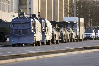 V meste Hrodna polícia vo štvrtok urobila prehliadku v miestnej poľskej škole, ako aj v budove Zväzu Poliakov.