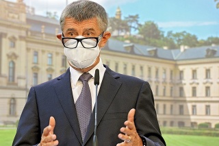 Český premiér Andrej Babiš vyzval občanov, aby poctivo nosili rúška.