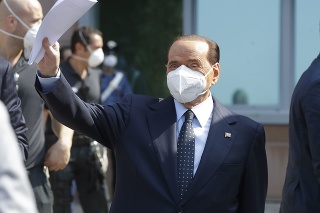 U Berlusconiho sa spočiatku neprejavili nijaké príznaky ochorenia COVID-19.