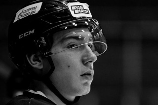 Hokejový kapitán juniorského tímu Dinamo Petrohrad Timur Fajzutdinov na následky zranenia zomrel.