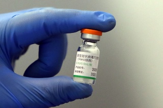 Ampulka s vakcínou od čínskej firmy Sinopharm.