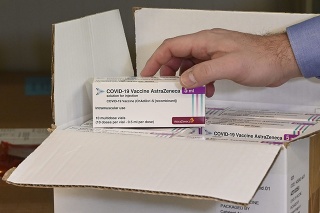 Balenia očkovacích látok proti ochoreniu COVID-19 od výrobcu AstraZeneca.