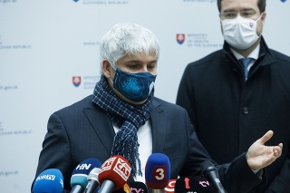 Biochemik Pavol Čekan a minister zdravotníctva SR Marek Krajčí.