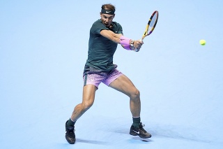 Vo večernom dueli v 02 aréne triumfoval druhý nasadený Španiel Rafael Nadal nad debutantom na Masters Rusom Andrejom Rubľovom 6:3 a 6:4.