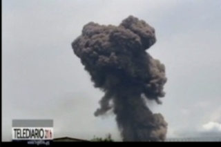 Výbuchy nastali v skladoch munície a výbušnín.