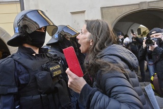 Protest proti opatreniam v Prahe.