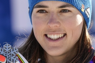 Petra Vlhová s medailou zo slalomu.