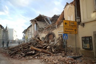 Poškodené budovy po zemetrasení v chorvátskom meste Petrinja.