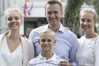 Alexej Navaľnyj so svojou rodinou na archívnej snímke zo septembra 2019