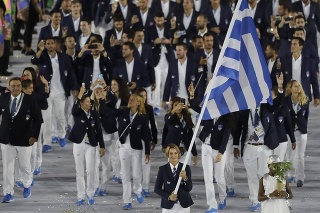 Sofia Bekatorouová nesie grécku vlajku na otváracom ceremoniáli XXXI. letných olympijských hier 5. augusta 2016 v Riu de Janeiro.