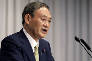 Jošihide Suga počas prejavu na zasadnutí vládnej Liberálnodemokratickej strany.