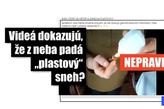 Tisíce používateľov Facebooku zdieľali videá ukazujúce pokusy roztopiť sneh zapaľovačom.