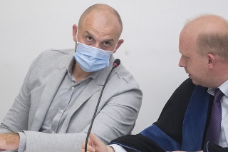 Norbert Bödör a  jeho obhajca Eugen Cimmerman pred verejným zasadnutím na Najvyššom súde SR