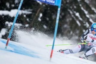 Na snímke slovenská lyžiarka Petra Vlhová počas 1. kola obrovského slalomu Svetového pohára v slovinskej Kranjskej Gore 17. januára 2021.