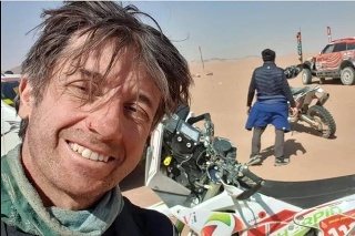 Francúzsky motocyklista Pierre Cherpin zomrel na následky pádu, ktorý utrpel v nedeľňajšej siedmej etape Rely Dakar.