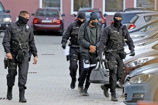 Bratislava 5. 11. 2020 12.27. hod. - Bernarda Slobodníka zatkli napriek tomu, že spolupracoval s políciou