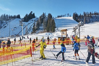 Kvôli testom bolo na zjazdovkách menej lyžiarov.