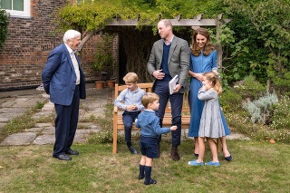 Rodina princa Williama a sir David Attenborough.