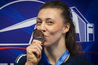 športová gymnastka Barbora Mokošová s bronzovou medailou.