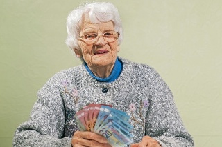 Dôchodcom pomôže každé euro a pred Vianocami obzvlášť.