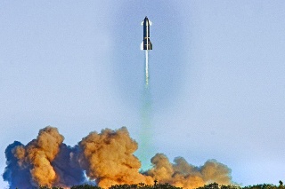 1. Raketa úspešne odštartovala do výšky 12,5 km.