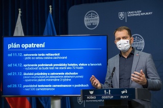 Igor Matovič počas tlačovky o protipandemických opatreniach.