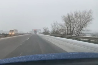 Tretí decembrový deň priniesol Bratislave prvé snehové vločky.