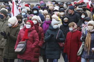 Protestujúci dôchodcovia v uliciach Minsku 23. novembra 2020. 