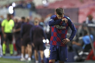 Na snímke futbalista FC Barcelony Gerard Pique po prehre 2:8 v zápase štvrťfinále na finálovom turnaji Ligy majstrov vo futbale FC Barcelona - Bayern Mníchov v portugalskom Lisabone 14. augusta 2020.