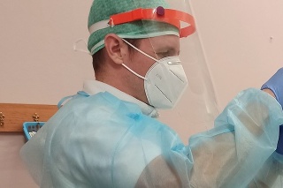 Lekár urgentného príjmu Juraj Miko opisuje svojej skúsenosti s pandémiou koronavírusu