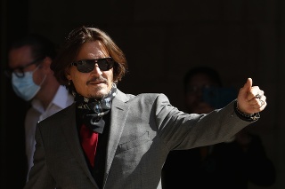 Herec Johnny Depp na súde v Londýne.